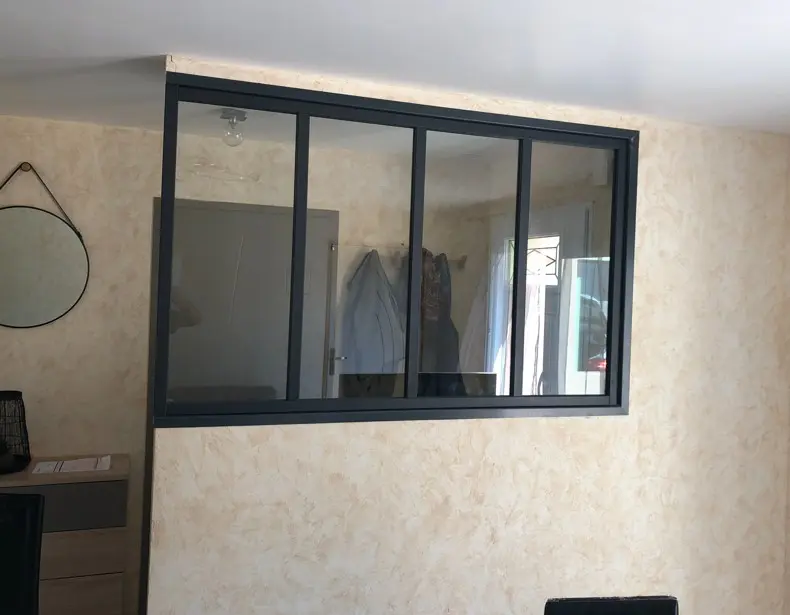 Verrière intérieure fixe sur mesure Verrière intérieure fixe en aluminium réalisée aux dimensions du projet